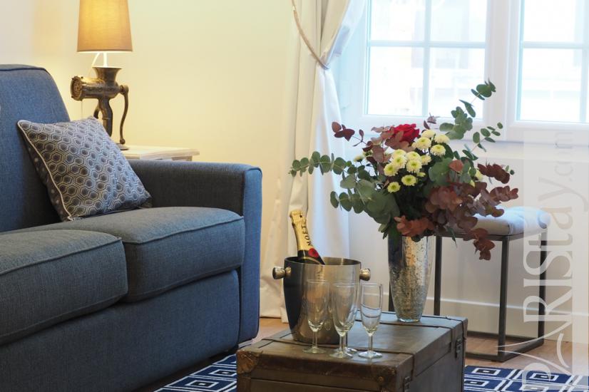 🏡 Here is a wonderful #Paris One bedroom Apartment rental located in a very historic area, next to #Louvre museum and #Opera, in the lovely and lively #GrandsBoulevards district. 

👉🏻 bit.ly/FBM_LouvreOper… #ChicSuites #Louvre