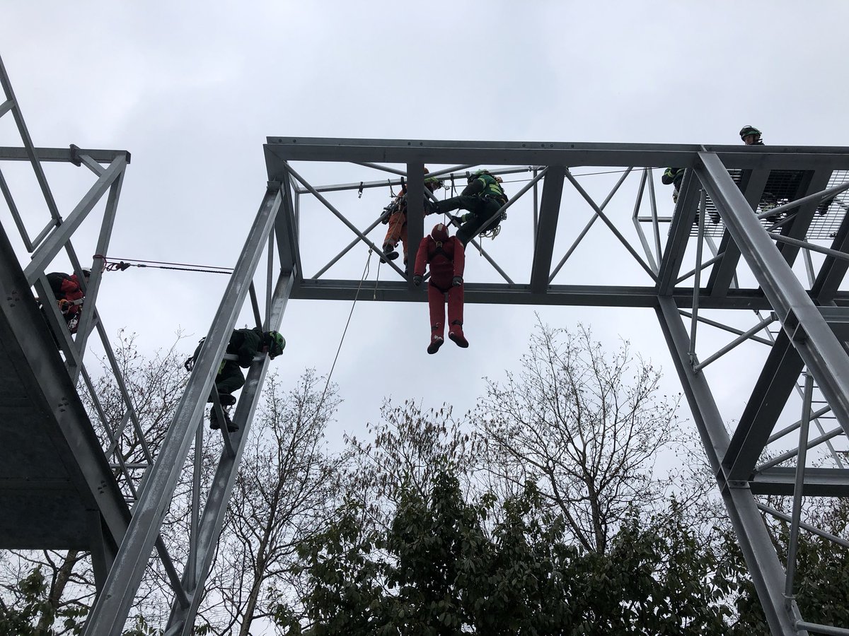 SCAS_HART's tweet photo. Safe Working at Height training today with @3SFire_Ltd at @HFRS_Academy. SCAS HART paramedics #trainedtotreat patients closer to where they fall...or dangle. https://t.co/uosxbGVnA6