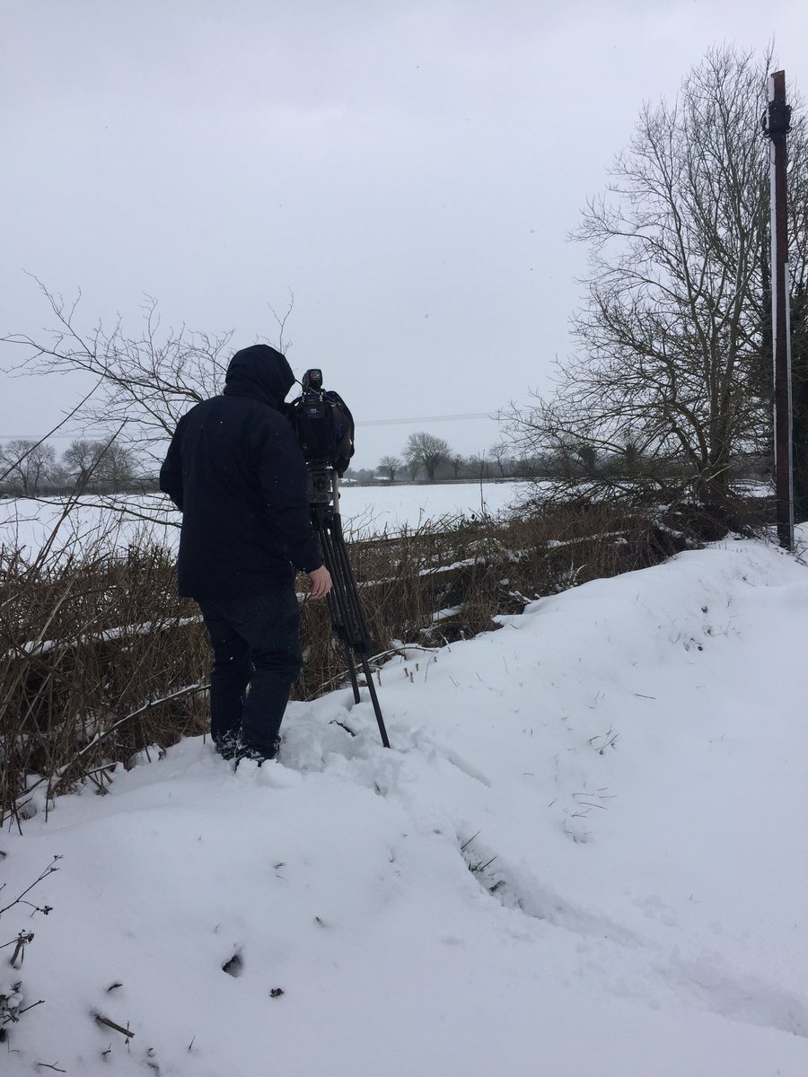 AislingNiCTV's tweet photo. @Smu_operator hard at work outside #Maynooth #sneachta #tv3news #tv3weather #beastfromtheeast @3NewsIreland https://t.co/aVfafh59Lk