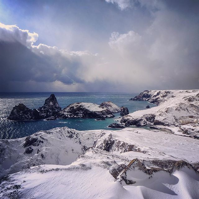 boardmasters's tweet photo. Snow has settled in Cornwall for the first time in over 40 years - how beautiful does it look! 😍 https://t.co/cwFqGEJlQ5