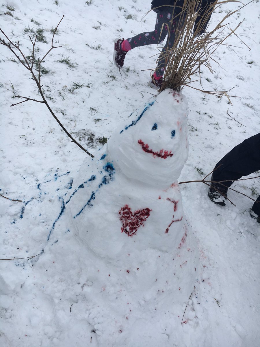 WfieldPrimary's tweet photo. 4/5 LI used food colouring to give their snowman some colour โค๏ธ#CreativeWeggies #Wfieldyr4 #Wfieldyr5
I love his hair โ๏ธ https://t.co/xV40wS2aZT