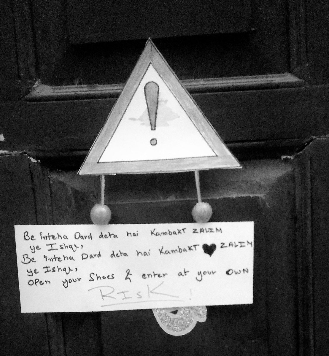 unexplainable06's tweet image. When your inner artist is high af 😂
#sakhtlaunda #zakirkhan #high #artist #funtimes #funny