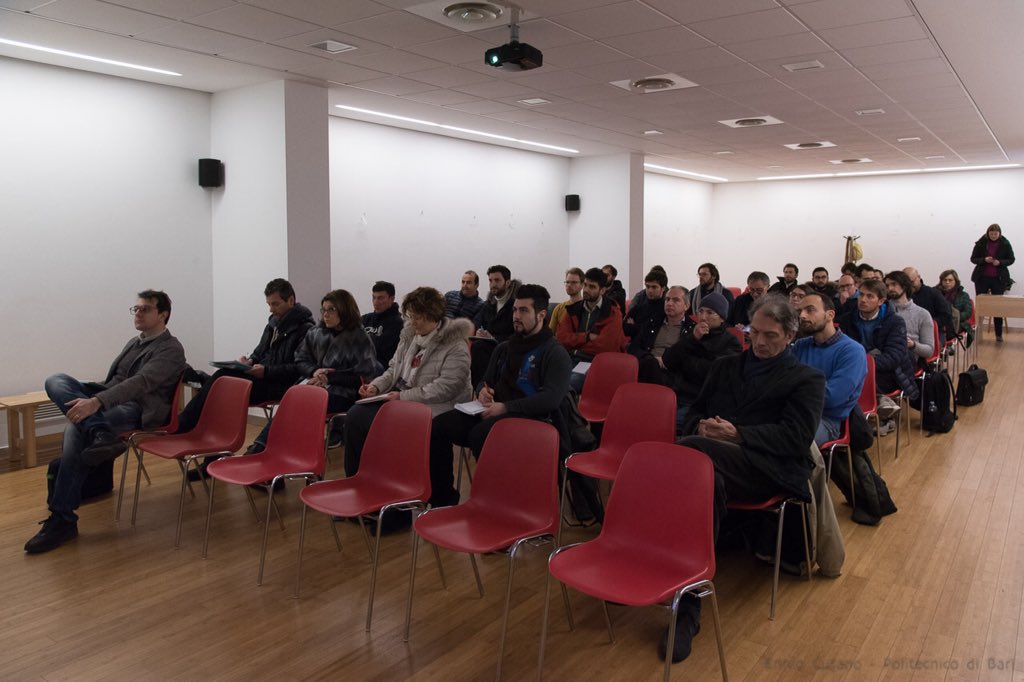 daivai_info's tweet photo. workshop su #impresa4.0 #IoT #SmartLiving  @PolibaOfficial con #imprenditori #professionisti #studenti https://t.co/sqxvIsghEj