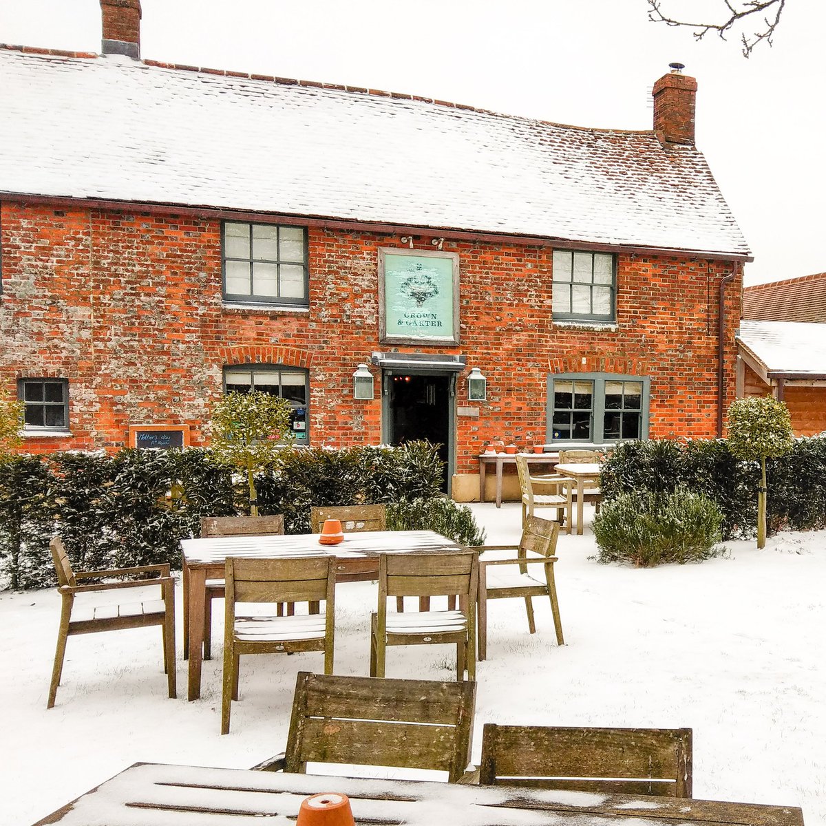 We're open as usual! Log fire burning away nicely. ❄️🔥👍