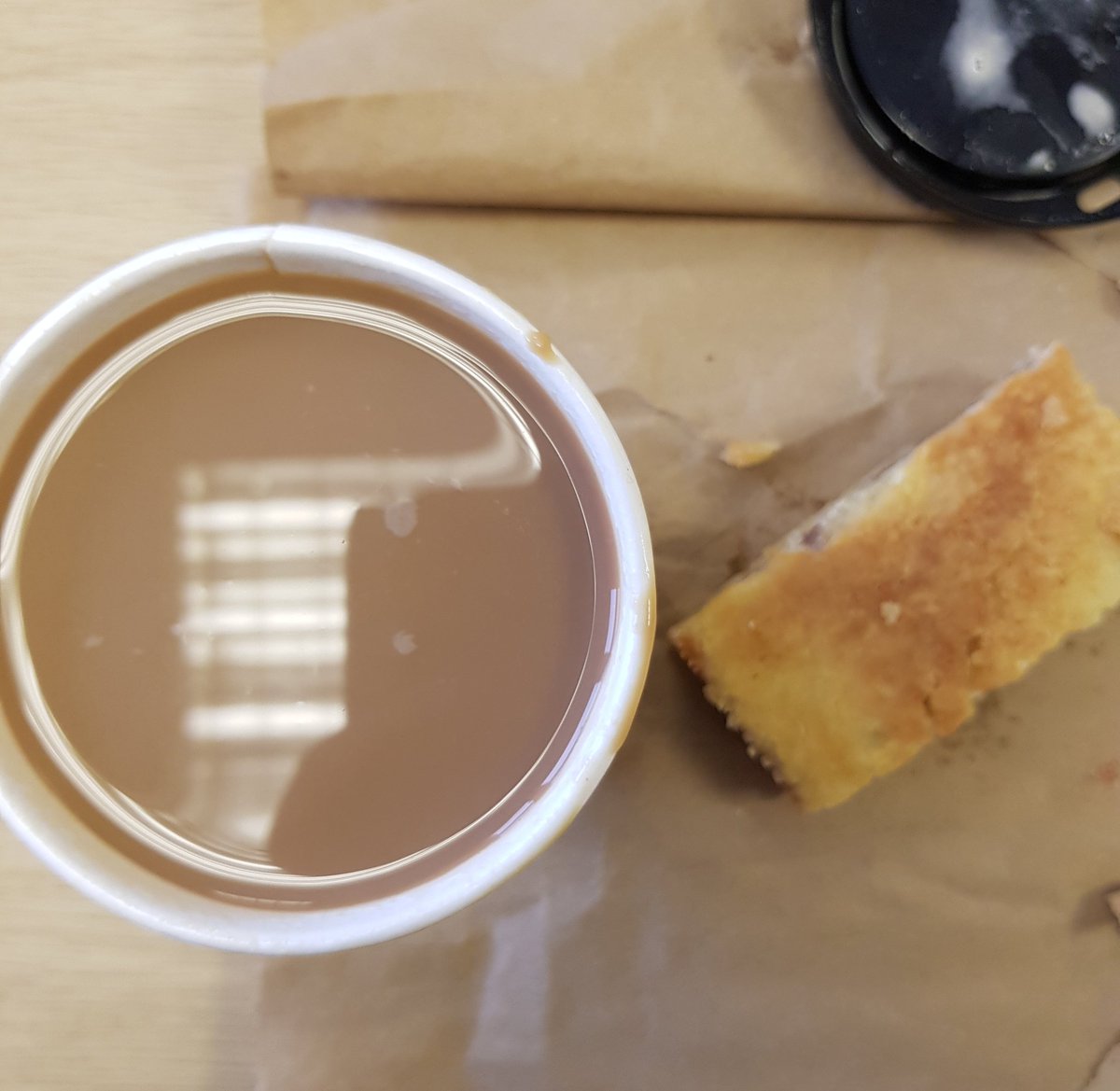 NedClatter's tweet photo. Takeaway motivation by @Housecoffeeco keeping me going while sorting gritting runs and snow clearing routes for tonight. #Hortech https://t.co/qtf9vgZ0kQ