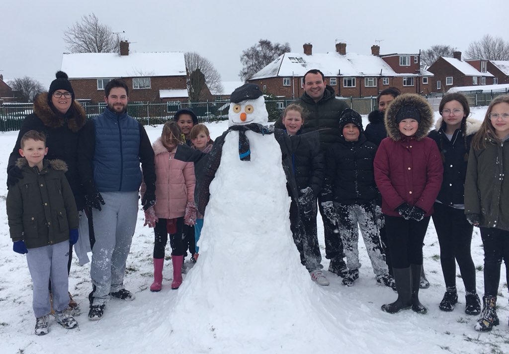 WfieldPrimary's tweet photo. This was definitely the tallest snowman. He had a satsuma for his nose and jammy dodgers for his eyes ๐โ๏ธโค๏ธโค๏ธ
#CreativeWeggies โ๏ธ https://t.co/2wP4ROvY0C