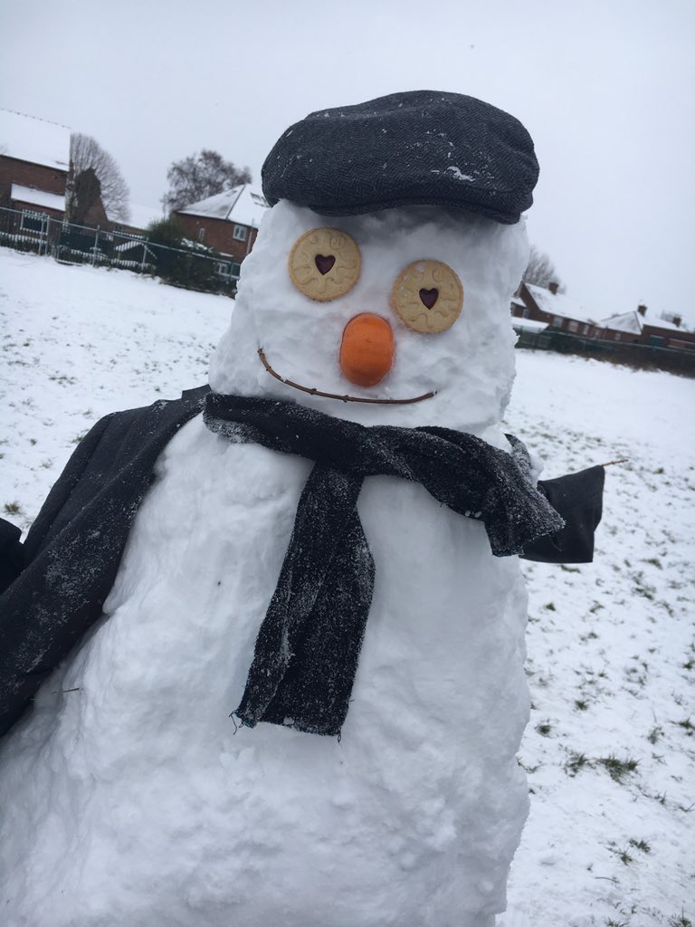 WfieldPrimary's tweet photo. This was definitely the tallest snowman. He had a satsuma for his nose and jammy dodgers for his eyes ๐โ๏ธโค๏ธโค๏ธ
#CreativeWeggies โ๏ธ https://t.co/2wP4ROvY0C