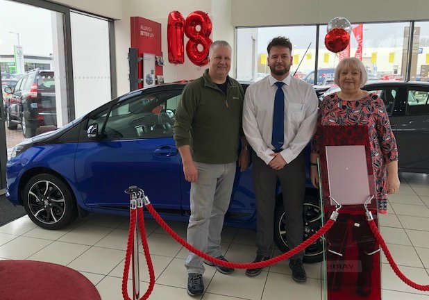 VantageMotorGrp's tweet image. Braving the weather in #Preston were Mr &amp;amp; Mrs Stockton who collected their fabulous new #Toyota Yaris from Graham. Enjoy your lovely new car! #platechange #newcarday ❄️