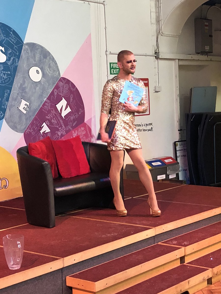 parsonstreet's tweet photo. Sally is leading our next #ShareAStory session with children as part of @WorldBookDayUK #BestSchoolYearEver https://t.co/HCUJUfznky