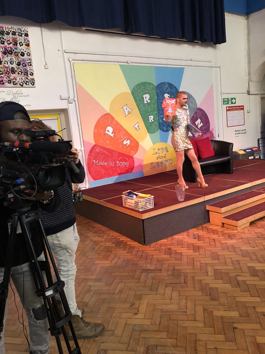 parsonstreet's tweet photo. Sally is leading our next #ShareAStory session with children as part of @WorldBookDayUK #BestSchoolYearEver https://t.co/HCUJUfznky