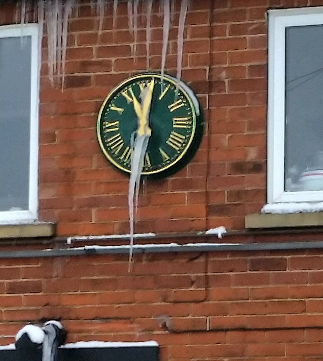 DaveSayers46's tweet photo. #iceicles a good few years since we've seen any like this https://t.co/Kj7H2OdTMw