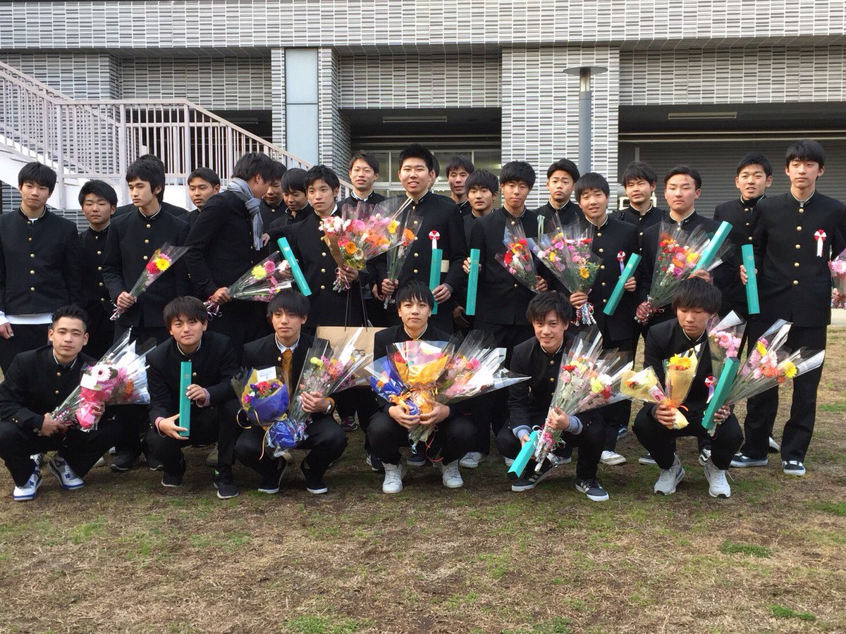 seiya_33's tweet photo. 卒業しました！
普通に3年間楽しかった🙃
また遊びましょう🤘 https://t.co/5BumRpWa2t