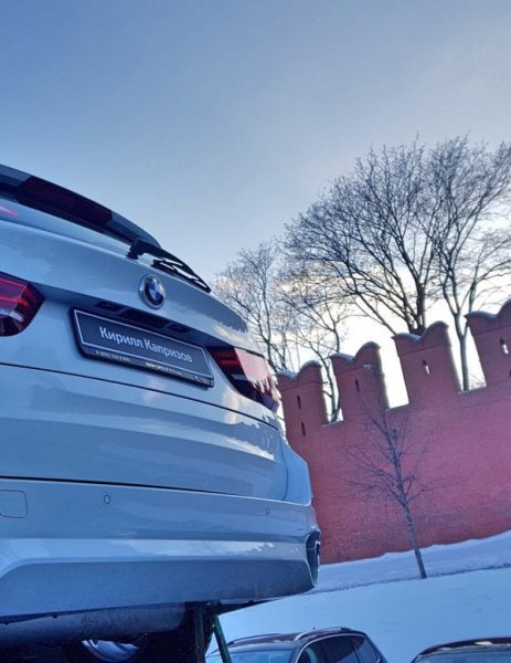 Сегодня за победу над сборной Германии по хоккею подарят победителям немецкие автомобили. Победила вроде как Россия, а выиграла всё равно экономика Германии. Немецкие пенсионеры станут более счастливыми. Немецкая медицина улучшится. Немецкие дороги станут еще более идеальными