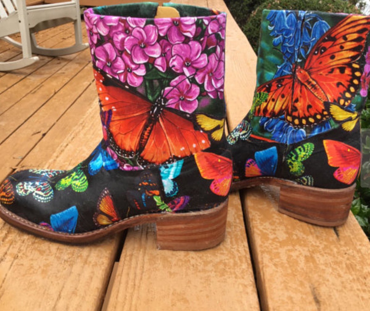 Time for spring at Bethsreboot.com

#SpringTime #SpringBreak #springflowers #springfashion #Flowers #butterfly #fryeboots #etsyfinds #EtsySeller #EndGunViolence