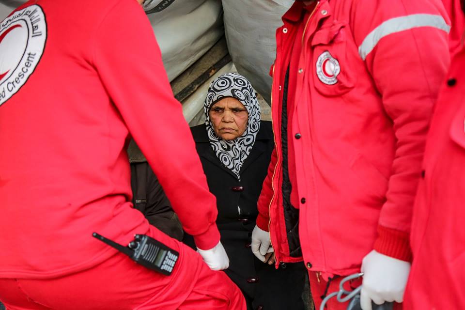 SYRedCrescent's tweet photo. #YDay 28/2, @SYRedCrescent managed to #evacuate a Pakistani family from #Eastern_Ghouta to #Damascus. The family was delivered to the Pakistani embassy in #Syria in cooperation with all concerned parties. https://t.co/yrCRt4JJHp
