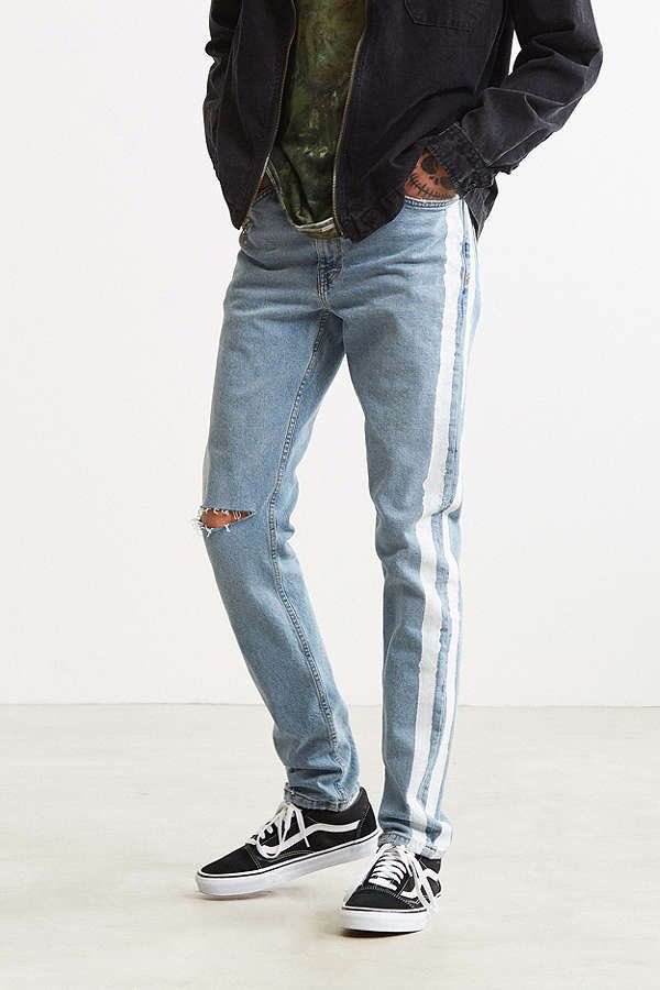 Miltiadis17's tweet photo. RT @ImforStyle: Get in line: Flaunt the ‘Side Stripe’ on your denims, track pants and even trousers 👖
Be in style and add a refreshing twist to your outfit!
#Menstyle #Menswear #imforstyle #FashionTrends #hearit1stfromus #MensFashion #Style #Fashion https://t.co/ZKZ6fdL6Rn