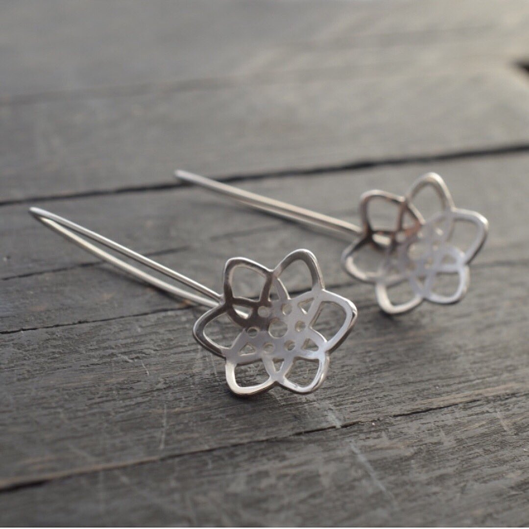 WynJewellery's tweet photo. Happy St David’s Day 🌼🏴󠁧󠁢󠁷󠁬󠁳󠁿 to celebrate we’ve got 15% off our Daffodil collection online TODAY ONLY! Use code ‘DAFFODIL’ at the checkout! https://t.co/wBEKZzcZ7I