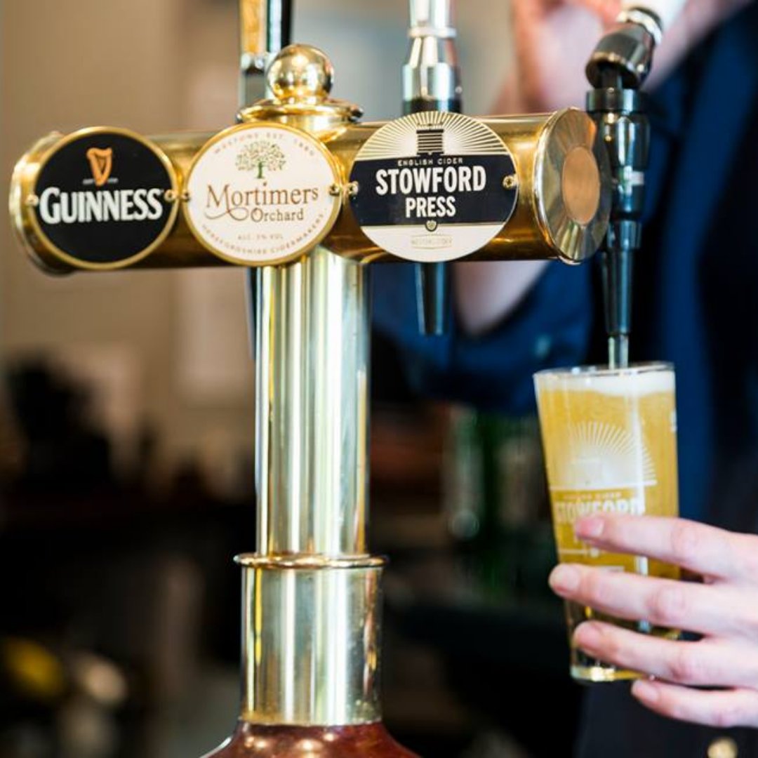 We hope to see you all down The Cyder House Inn tonight starting your weekend early with our #ThirstyThursdays! That's 20% off all our Draught Beer and Ale...Can we tempt you in from the snow? ❄️ ⛄ 

01483 810360 | thecyderhouseinn.co.uk