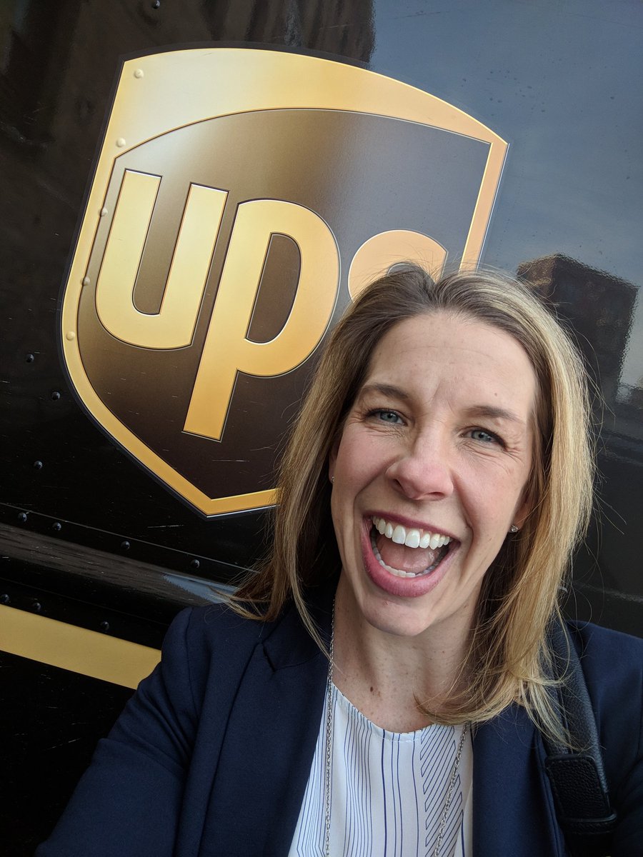mindeeekastelic's tweet photo. Energizing morning by way of @NP_UPSers Managers Mtg @usbankstadium! This company is SO committed to excellence in service delivery + community engagement. TY for your generosity & for allowing me to share ideas on how to leverage your many @UPS chamber investments! #TogetherUPS https://t.co/Gjv9d4jki6