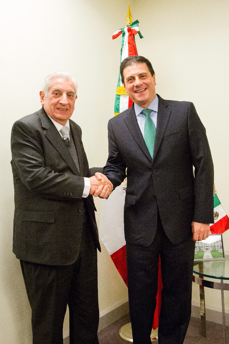 Durante la gira de trabajo por Washington, D.C., <a href="/nunezarturo/">Arturo Núñez Jiménez</a> presidente de la #CONAGO se reunió con el embajador de México en EEUU, Gerónimo Gutiérrez.