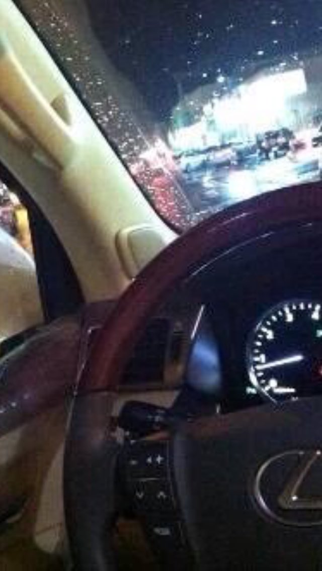 من كثر حبي للمطر و شوفة الغيم  ٠٠
شوفتك عندي .. كنها بألف  غيمه