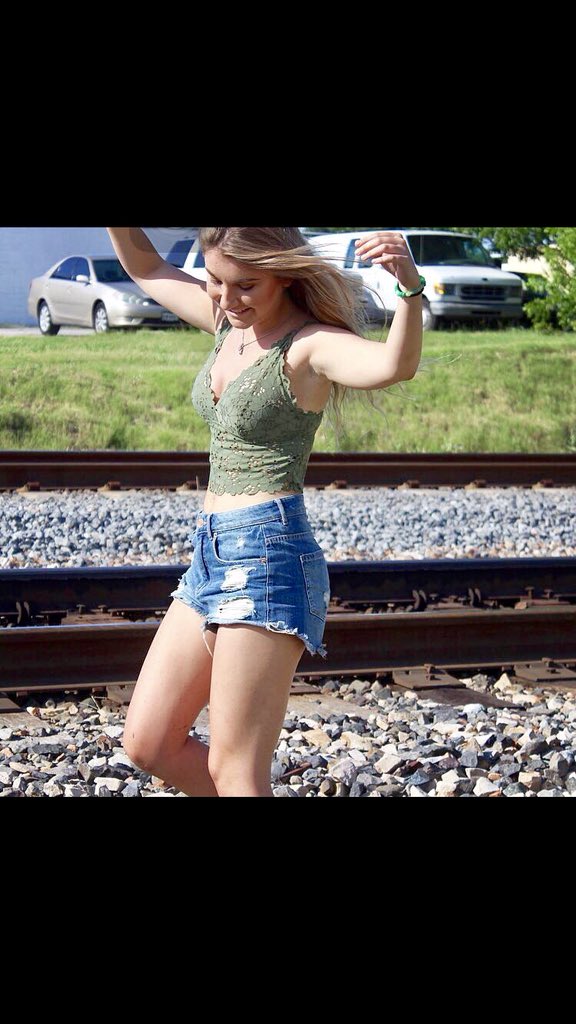themix2018's tweet photo. 🔹Meet the team🔹

The last member is JQ! She’s a PR major, &amp; considers the 3 major food groups to be coffee, avocados, &amp; chocolate.

She can make it because this kind of challenge suits her personality! She’s adventurous/in the moment, &amp; embraces challenges with a positivity. https://t.co/ggHVx6G2zX