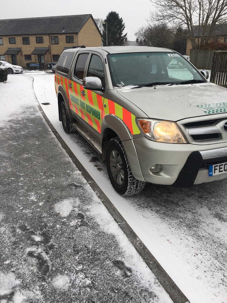 HemelResponders's tweet photo. BZ0175 Getting ready to book to support @EastEnglandAmb #CFRs #volunteers #SNOWMAGGEDON https://t.co/0OHB04jEpd