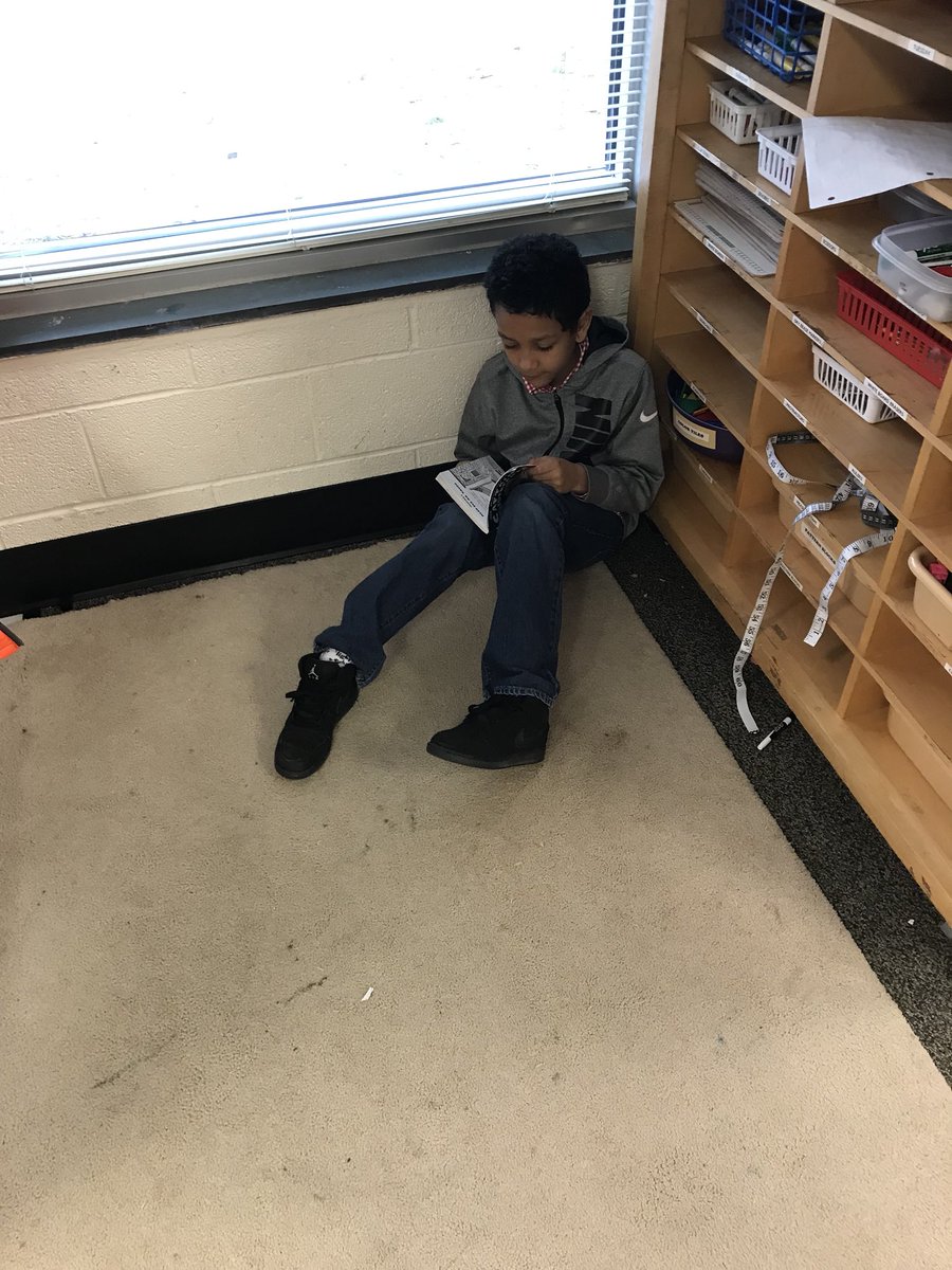 Massengill5th's tweet photo. More reading fun! @ConnPrincipal @ConnPTA @bgshore @MargaretMariel2 https://t.co/bYCC3Y9z9X