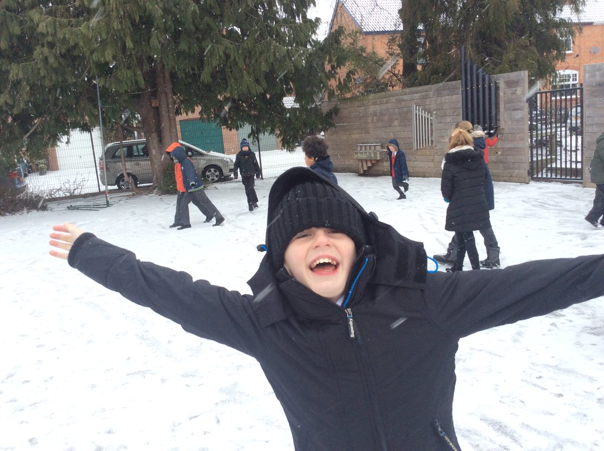 stmatprimaryY3's tweet photo. The children of @stmatprimary were enjoying the #snow at breaktime today. #school #break #hat #scarf https://t.co/pkwEjgWaLK