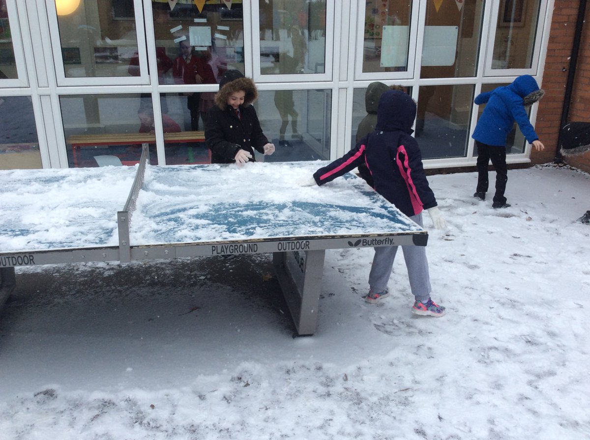 stmatprimaryY3's tweet photo. The children of @stmatprimary were enjoying the #snow at breaktime today. #school #break #hat #scarf https://t.co/pkwEjgWaLK
