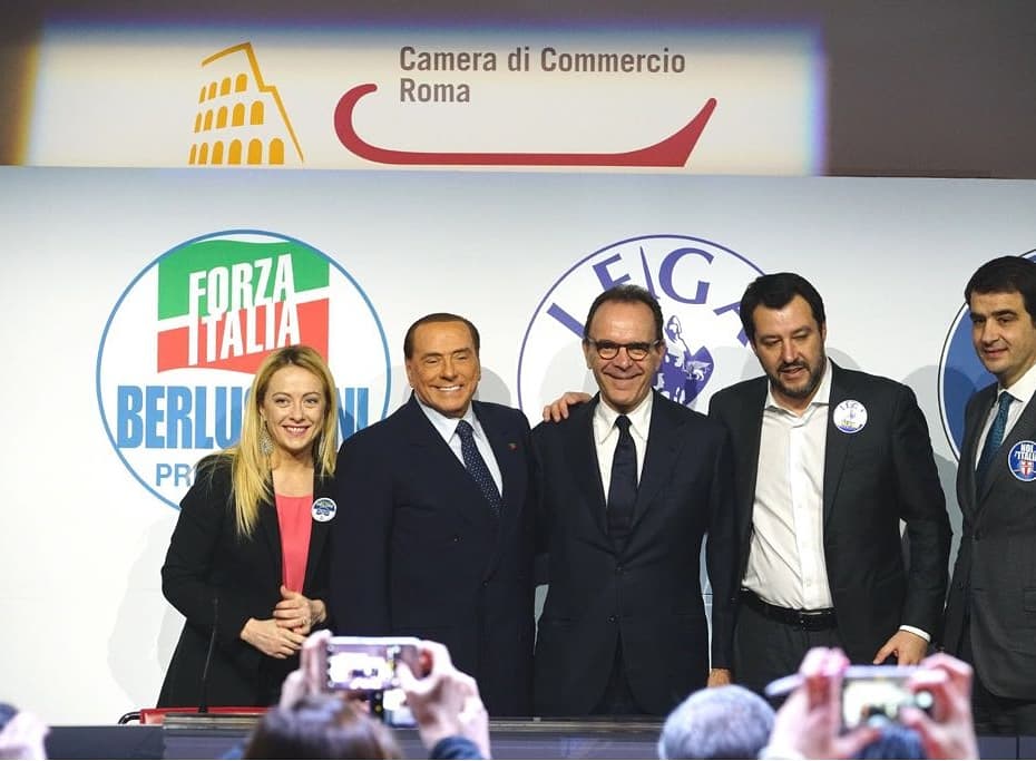 GiorgiaMeloni's tweet photo. Sono molto contenta che oggi al Tempio di Adriano a Roma gli alleati abbiano voluto chiarire la loro indisponibilità a qualunque alleanza contro natura e ad ogni inciucio. Questa è una grande vittoria di Fratelli d'Italia! 
Il 4 marzo #votaGiorgiaMeloni https://t.co/kppfefdfmL