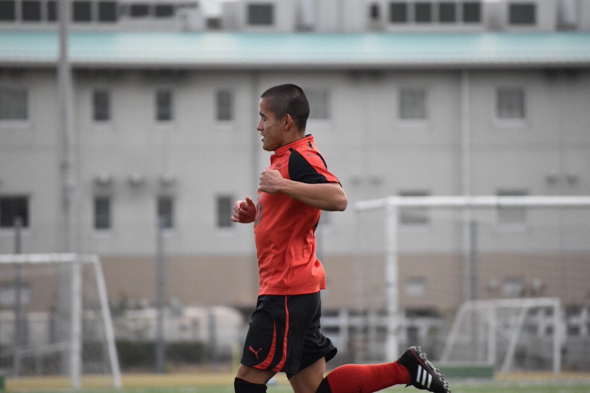 名桜大学体育会サッカー部 公式 氏名 山本滉成 やまもとこうせい ポジション Mf 前所属 焼津中央 静岡 サッカー王国静岡からやってきた異端児 走攻守すべて兼ね備えた万能型mf 柔らかなボールタッチ チームのために走る姿は見る者を惚れ惚れと