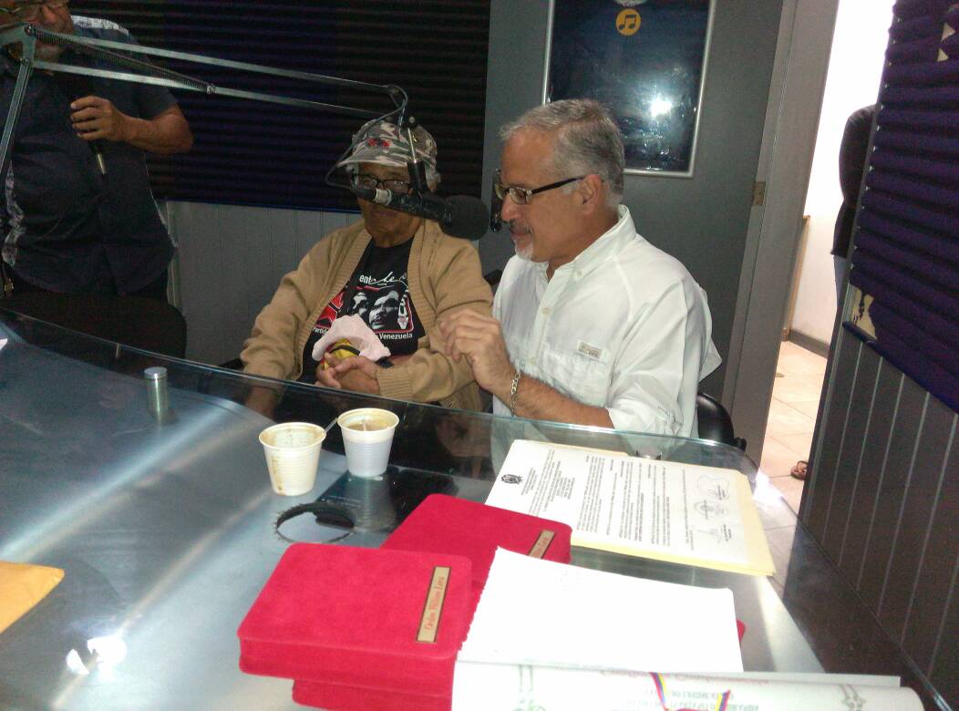 MirandinosPSUV's tweet photo. #LEA 👉| Otorgan orden “Willian Lara” a luchadores sociales https://t.co/fcsLKJQofY #VenezuelaEsInclusion @luiscarPSUV @HectoRodriguez @NicolasMaduro https://t.co/CaS6KxsnHC