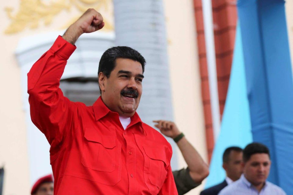 centralnewsmx's tweet photo. A pesar de la situación que vive #Venezuela, @NicolasMaduro hizo oficial su candidatura como presidente de este país hasta el 2025. https://t.co/HQSBTuJY7M https://t.co/N7sGYEo4Zc