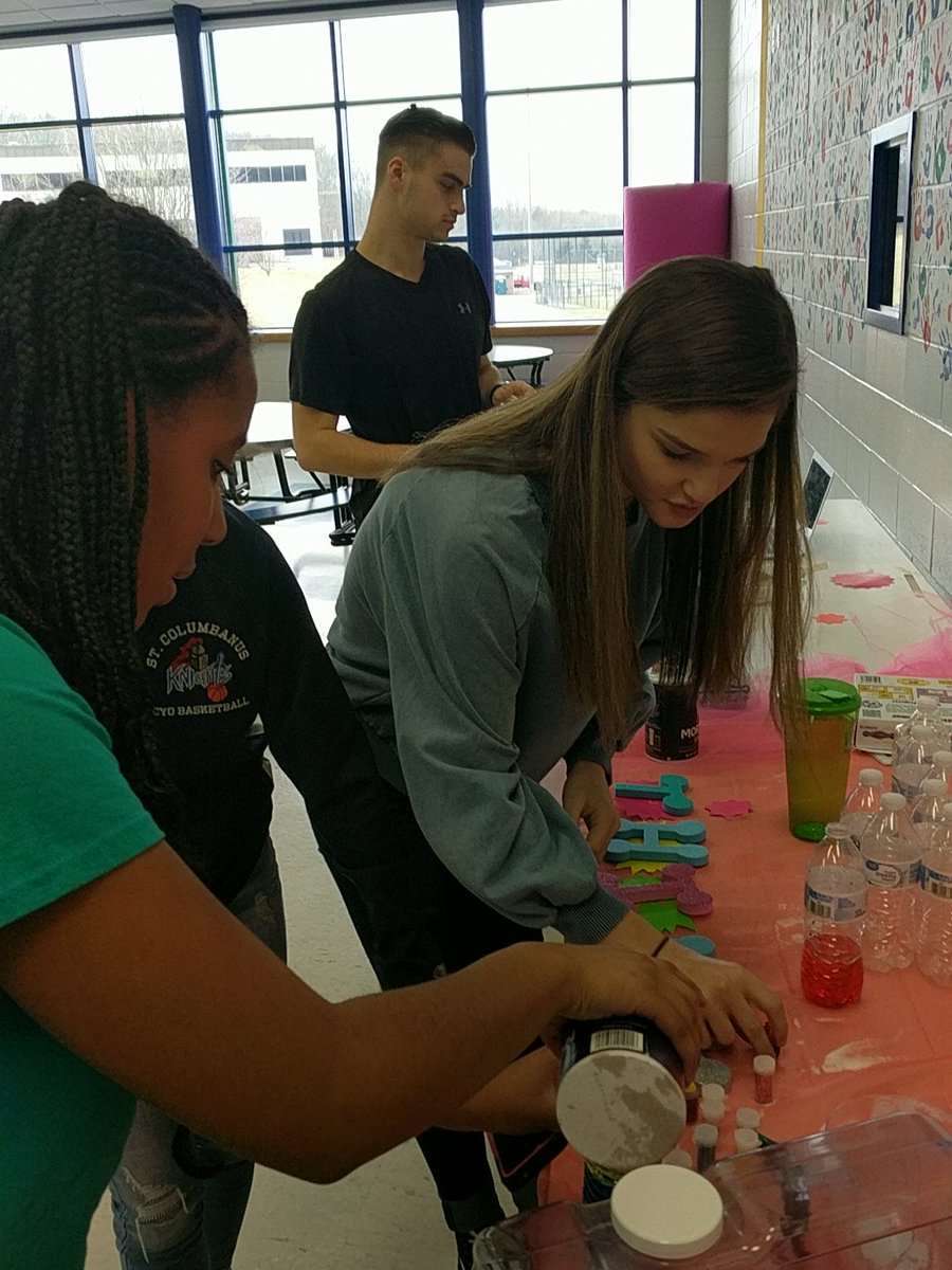 keithfiore's tweet photo. Alliyah #ThinkSteam showing students how to make a lava lamp @stemeducation @thinksteaminc @ski626 https://t.co/dhDf0FQozc