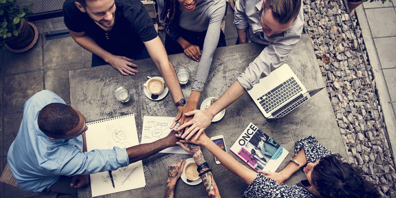 jeffbullas's tweet photo. 4 Reasons Why Copywriters and Graphic Designers Should Collaborate https://t.co/cK5mcrmknH #copywriting #graphicdesign https://t.co/58xdmzNPYG