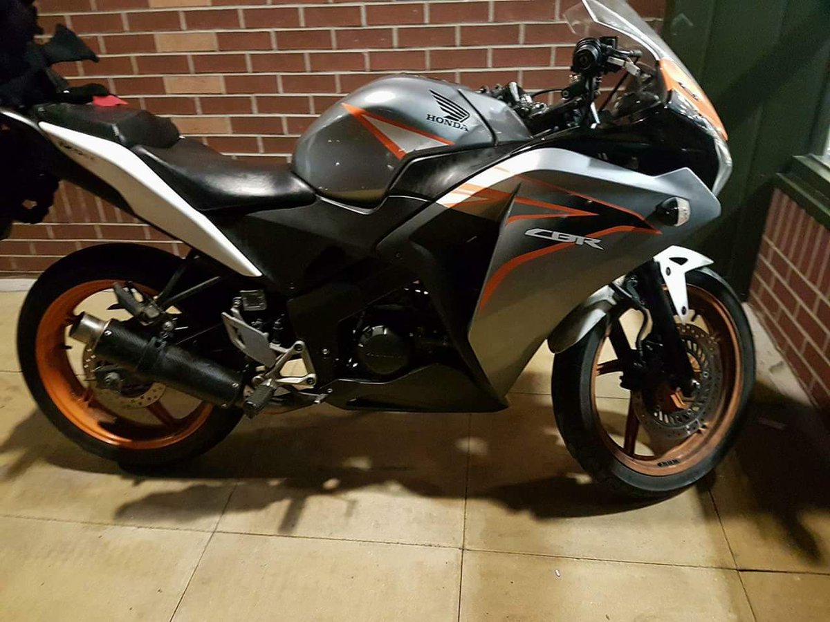 Thenewsagent's tweet image. #Stolen from outside mine in Fields Road #Newport last night. Possibly between 2 &amp;amp; 4:45am 
The Lad works hard to pay for this, makes me very mad.

Reg: CF11 FFU 
Make: Honda CBR 125r
Limited edition colours only for this year 

Please share