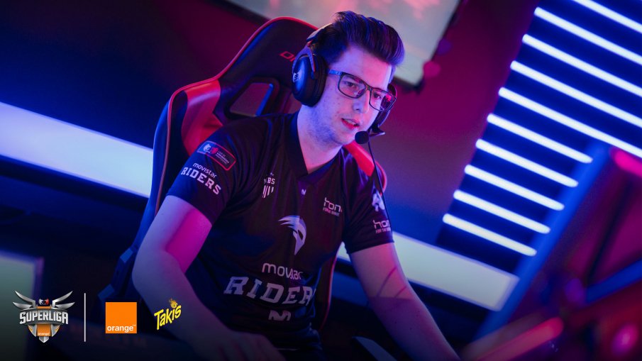 LVPesLoL's tweet photo. #LVPTalks Entrevista @bluerzor, jungla de @Movistar_Riders: "Aspiramos a quedar primeros". https://t.co/P2W49vqXZL https://t.co/t5YtnY0Awj