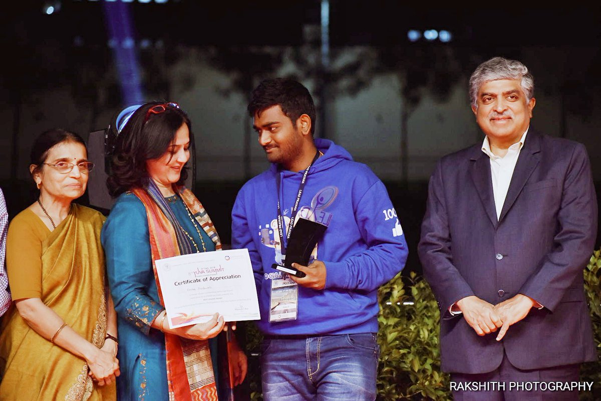 OBastawade's tweet photo. "Best moment with Rohini Nilekani mam"
#Best leader 2k18
#LEADer Omkar Bastawad from Chikodi 
 #DD2018 #YuvaSummit18  #dfindia #dfsandbox https://t.co/aGvNagAj2u