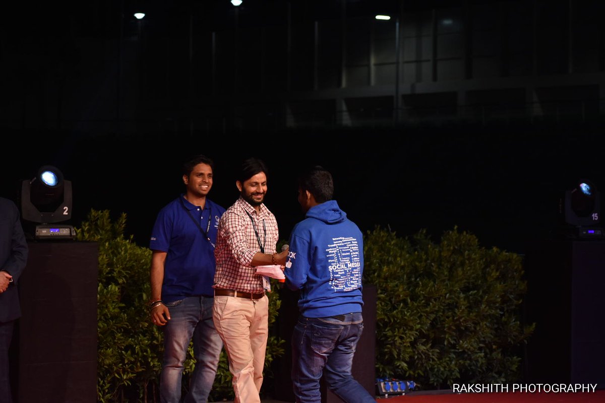 OBastawade's tweet photo. “first meeting with Ajay sir"
#LEADer Omkar Bastawad from Chikodi 
 #DD2018 #YuvaSummit18  #dfindia #dfsandbox https://t.co/KTQynTHuxt