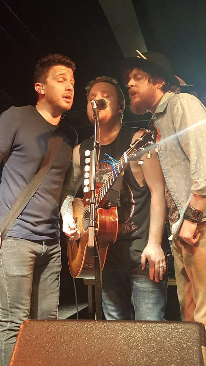 ShineonMemphis's tweet photo. 1 year ago today AMMM played their last show at amos! #RIPamos #AMMM #justsouthofmoonlight @ZMyersOfficial @JRMoore901 @ZackMack513 @AMMM_Nation @AMMMOfficial https://t.co/tAU0hnH5Ab