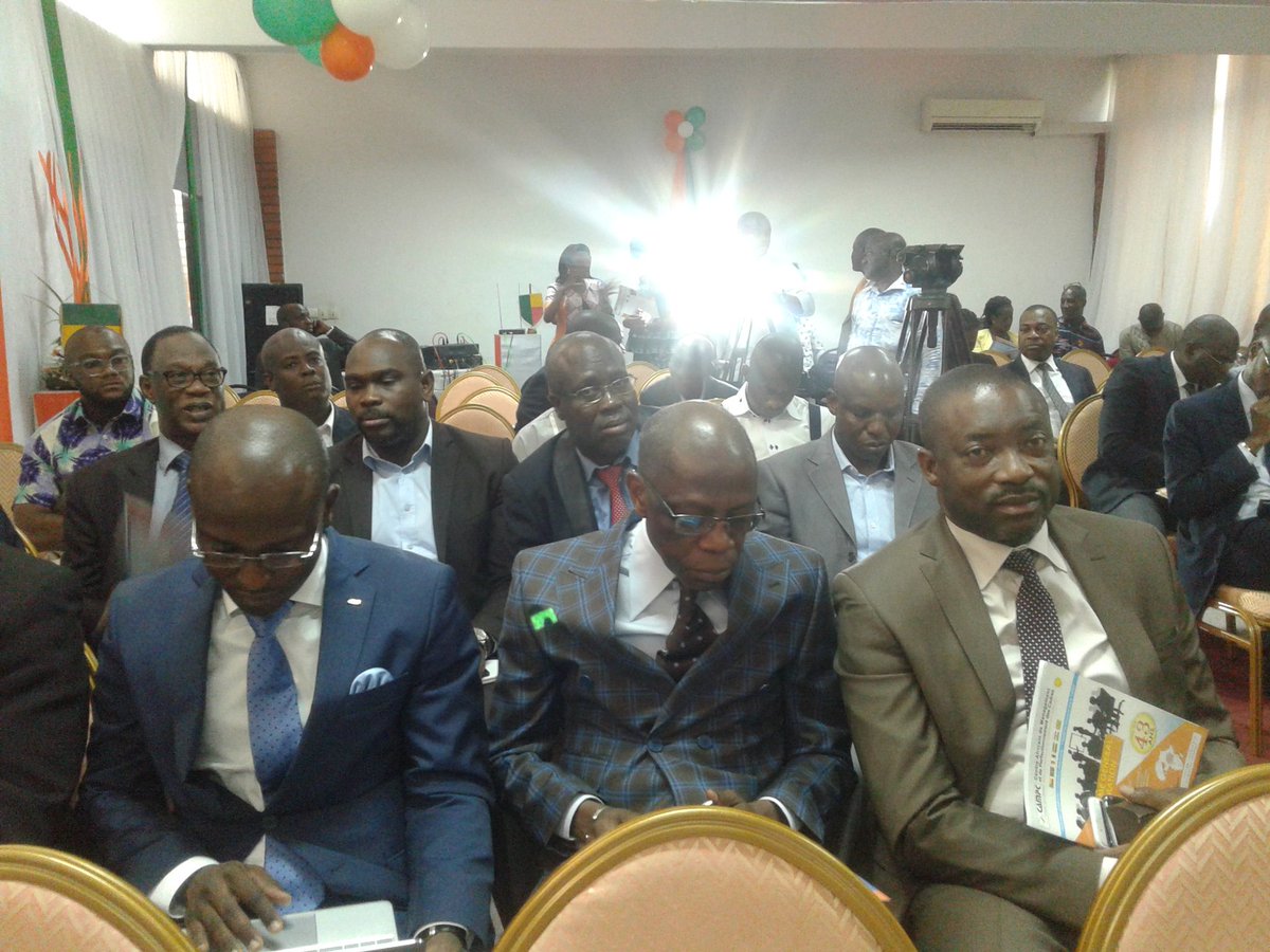FormationProCi's tweet photo. Jeudi 01 Mars 2018
#CAMPC
Allocution du Conseiller Technique, M KOUAME Thierry représentant le Secrétaire d'État Mamadou TOURÉ. 
"Nous vous assurons de notre réel engagement aux côtés du CAMPC, puissant outil d'intégration et d'immersion au service de nos États......" https://t.co/RvntXYv1eZ