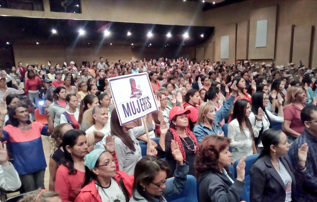 gestionperfecta's tweet photo. Las mujeres de Lara estamos preparadas para la victoria del 22 de abril. Juramos asumir este compromiso por la Patria. Que vivan las mujeres guaras.  @NicolasMaduro #JuntosTodoEsPosible https://t.co/D3OL4pdwpv
