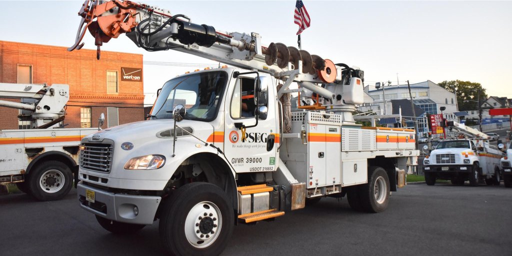 PSEGdelivers's tweet photo. PSE&amp;G is closely tracking the #noreaster that's predicted to bring heavy rain, gusty winds, snow and flooding to our service territory beginning tonight. Check back often for updates and safety tips! https://t.co/5tCje22LR0 https://t.co/Ilr3i8EYji