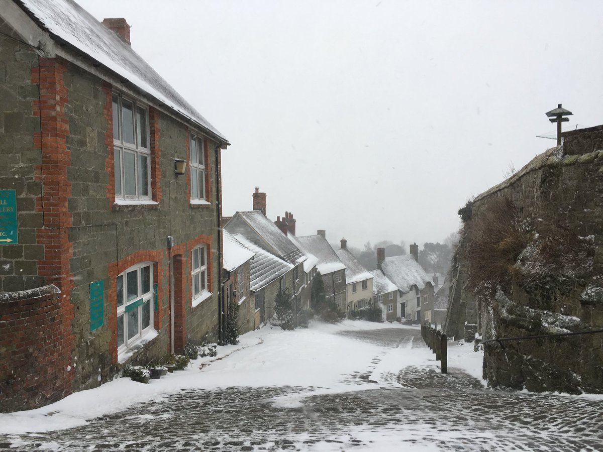 Shops closed, banks closed, Post Office closed, cafes closed but the Tourist Info Centre stayed OPEN 👍 able to let people top up their electric/gas cards