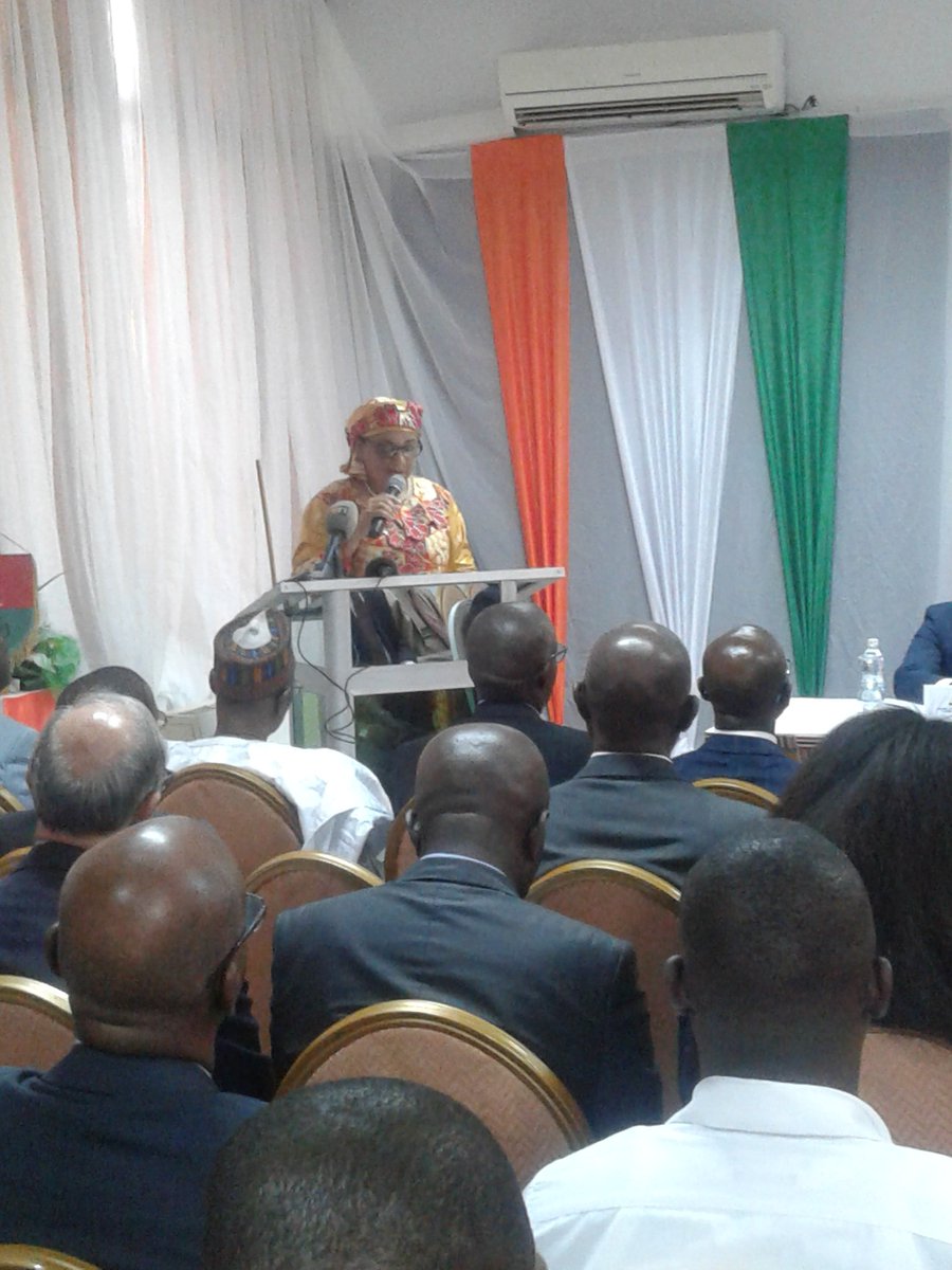 FormationProCi's tweet photo. Jeudi 01 Mars 2018
#CAMPC
Allocution du Dr KAFFA Rakiatou ,  Ministre de la fonction publique et de la réforme administrative du Niger. 
"La formation professionnelle continue revêt une importance  décisive. Auditeurs, merci d'avoir choisi le CAMPC.Vous avez fait un bon  choix " https://t.co/3VdhbTXsk3