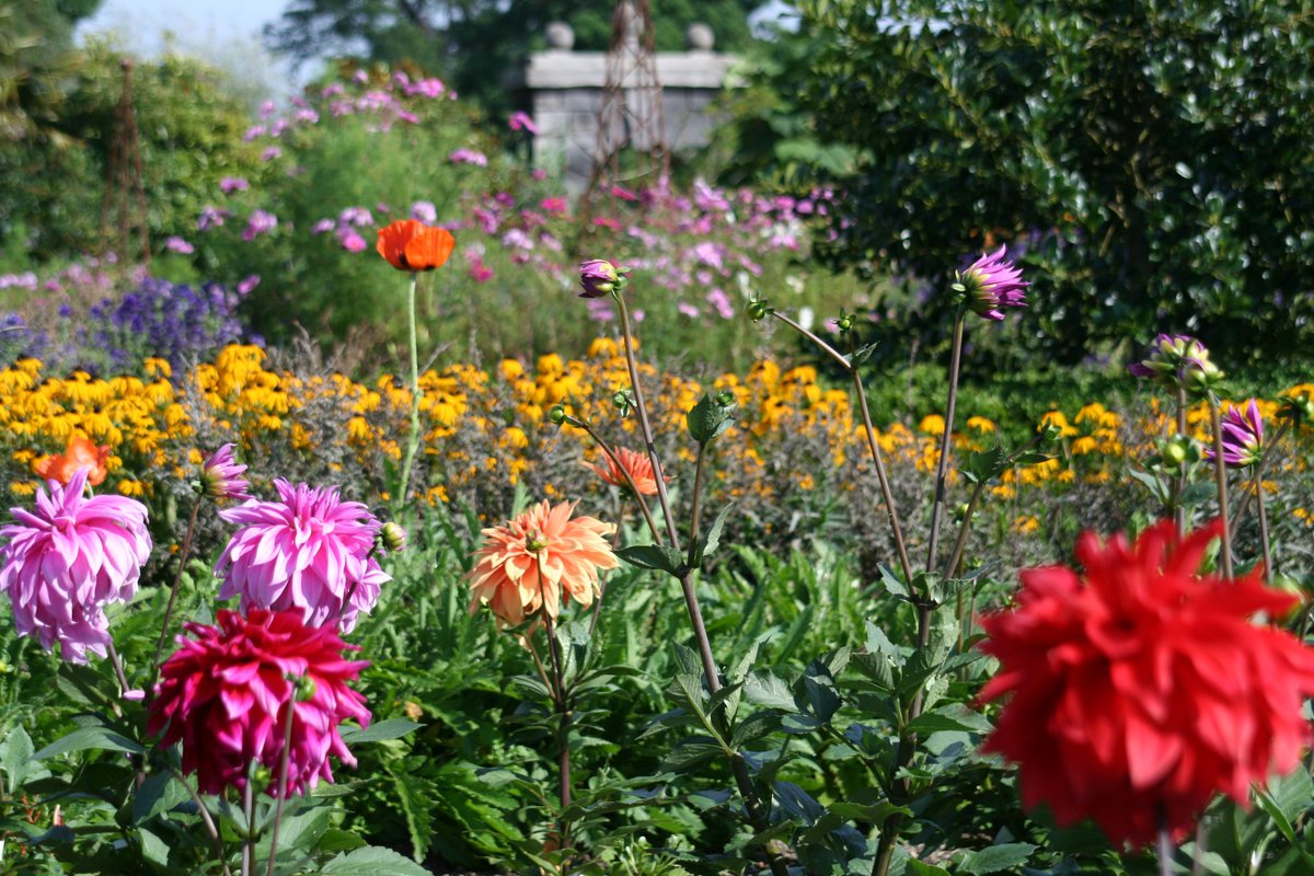 ArundelCastle's tweet photo. Under a month until we re-open! Whilst it might be hard to imagine anything except sub-zero temperatures right now, here are some pictures of the Castle Gardens in sunnier times #SNOWMAGGEDDON https://t.co/HxVOdOK8hd