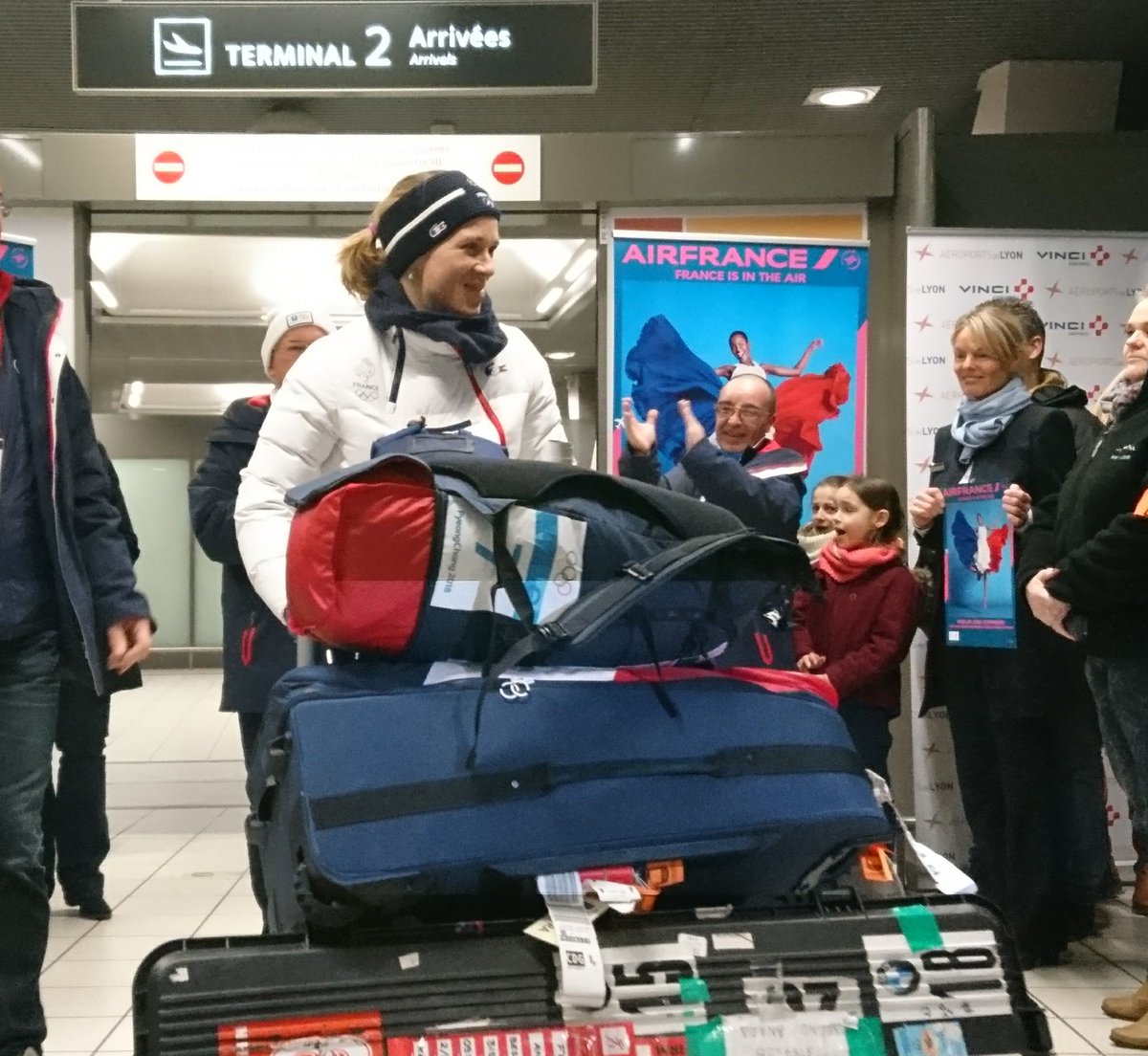 landais_cedric's tweet photo. 👏🇫🇷🏂🏅[ Souvenirs chaleureux de moments uniques partagés avec @FranceOlympique en compagnie de @lyonaeroports &amp; des équipes #AirFrance https://t.co/NygmtwBkU5 ] #allezlesbleus 🥇🎿⛸️🥌🇨🇵 #espritbleu #PyengChang2018 #TeamLacoste #goequipefra https://t.co/h5t115iA9j