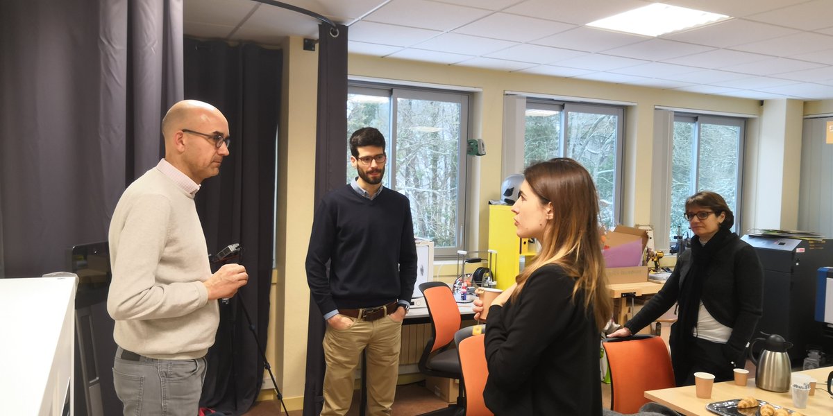 YoannTribodet's tweet photo. @MakerTour, Ravis de vous avoir montré un peu de "l'énergy" qui nous anime, notre envie d'innover en #Pedagogie et de faire vibrer l'expérience stagiaire. Des sourires, des échanges, et un état des lieux des projets nés du #formelab #gazlab @EnergyFormation 😉#grdfouest https://t.co/fBEZooHpjK