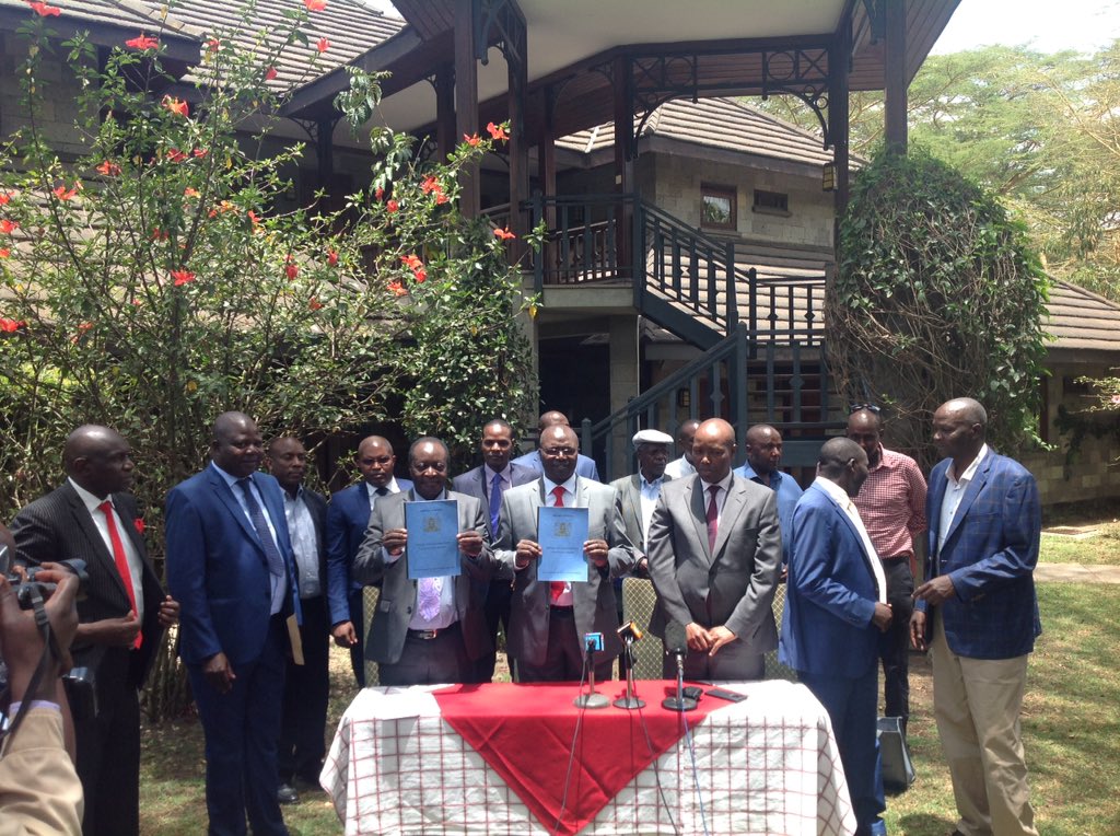 Gov_Ottichilo's tweet photo. Signing the Inter-Governmental Water Sector Coordination Framework, Defining the level of cooperation between @KenyaGovernors &amp; The National Government towards realization of #SDGs 6. #WaterSummit18 #DevolutionExperience #DevolutionisWorking #DevCon2018 https://t.co/yR6rjLKTz0